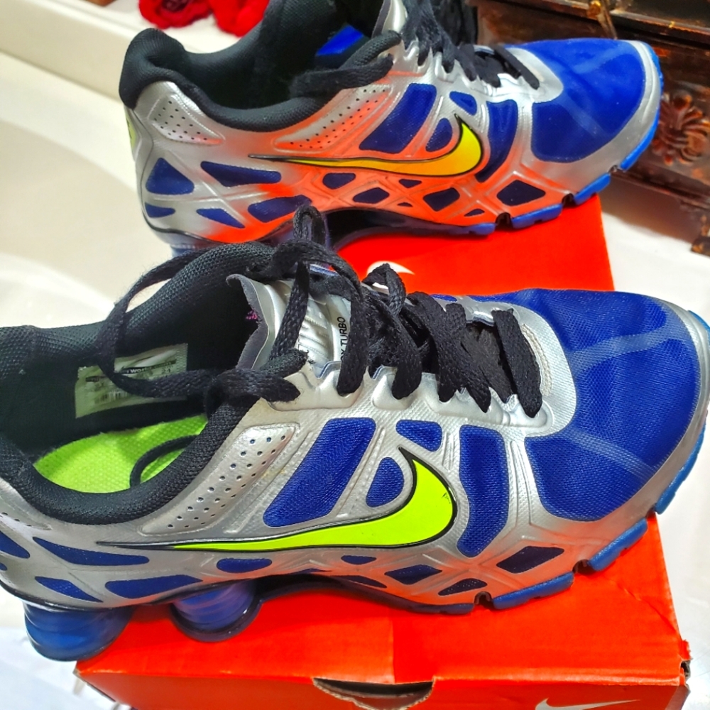 NIKE SHOX